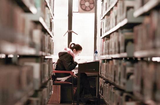 成人户外看书视频,跟随视频探索成人阅读的乐趣与自由