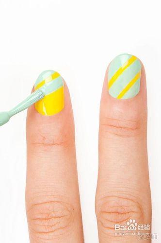 成人指甲翻新教程视频,视频教程带你焕新指尖魅力